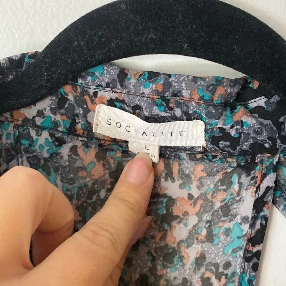 Socialite Button Down Cuff Sleeve 3/4 Sleeve Multicolor Print Open Back Blouse L - Picture 4 of 16